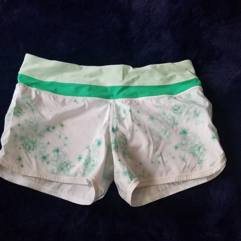 Lululemon Run Speed Short Frangipani Very Green womens shorts